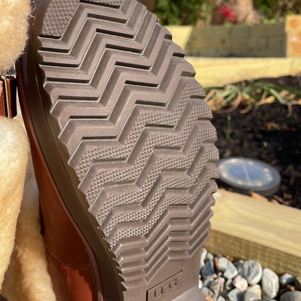 UGG Lilyan Boots - Picture 10 of 15